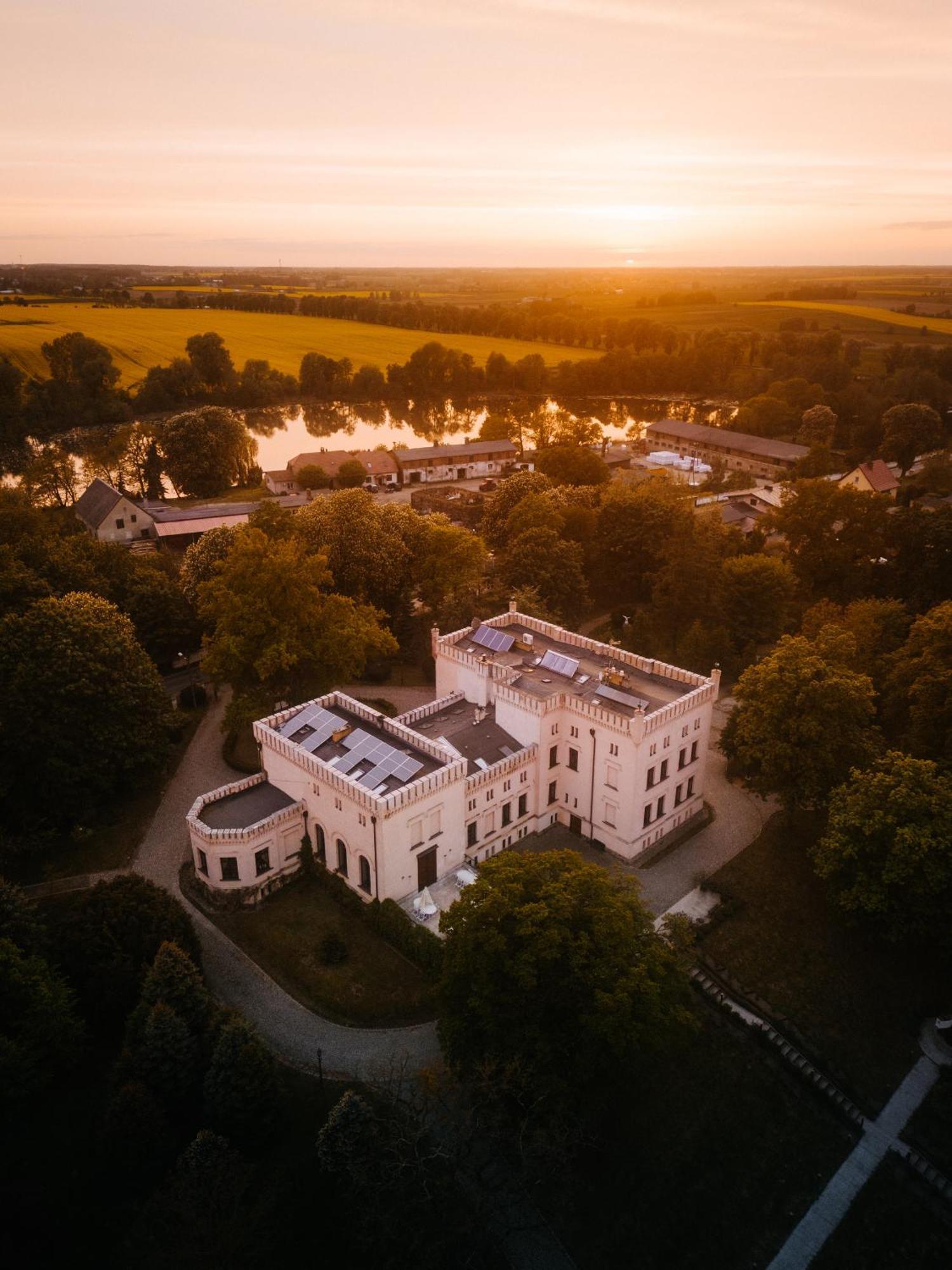 Palac Srodka Chrzypsko Wielkie Exterior foto