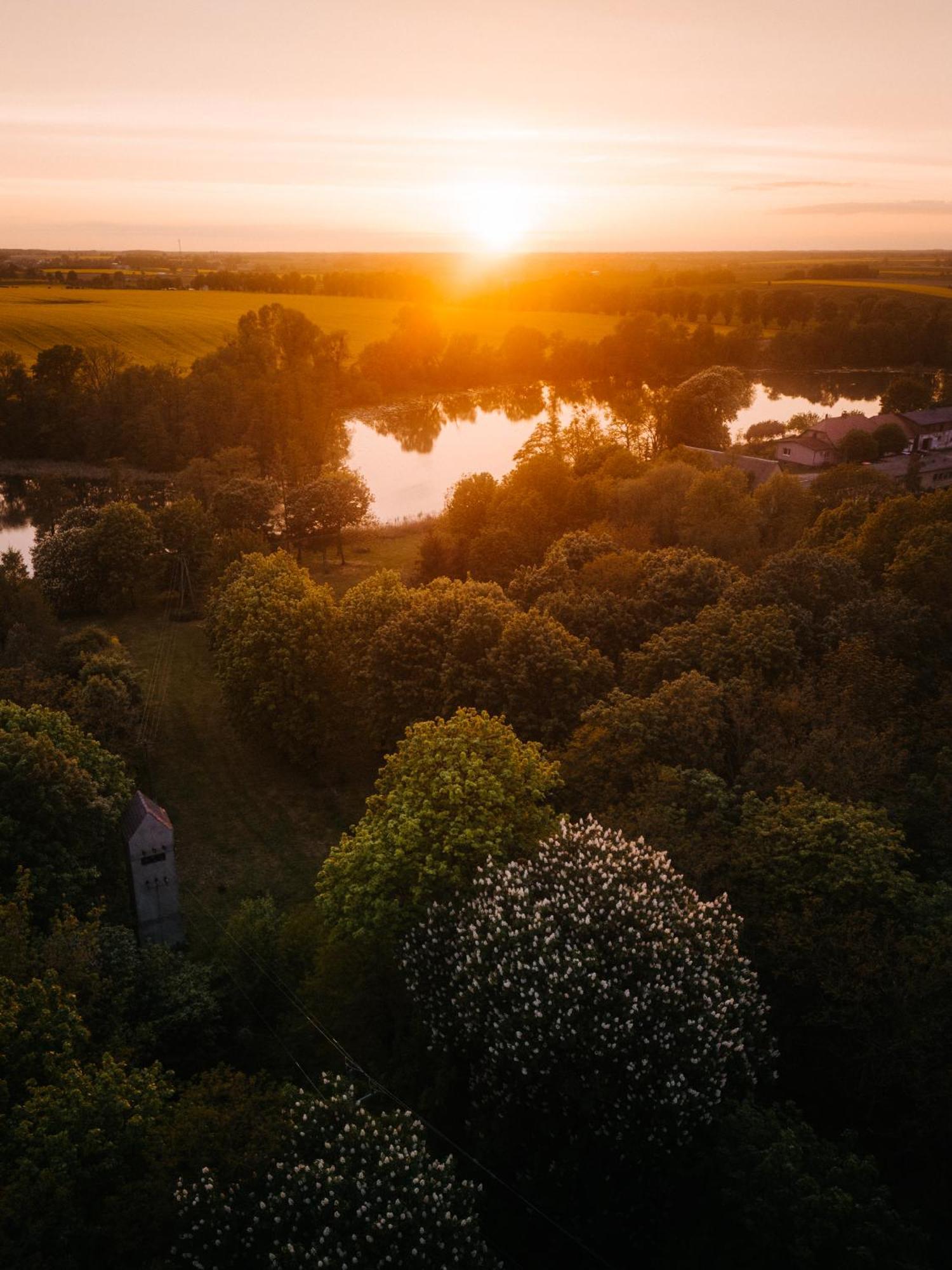 Palac Srodka Chrzypsko Wielkie Exterior foto