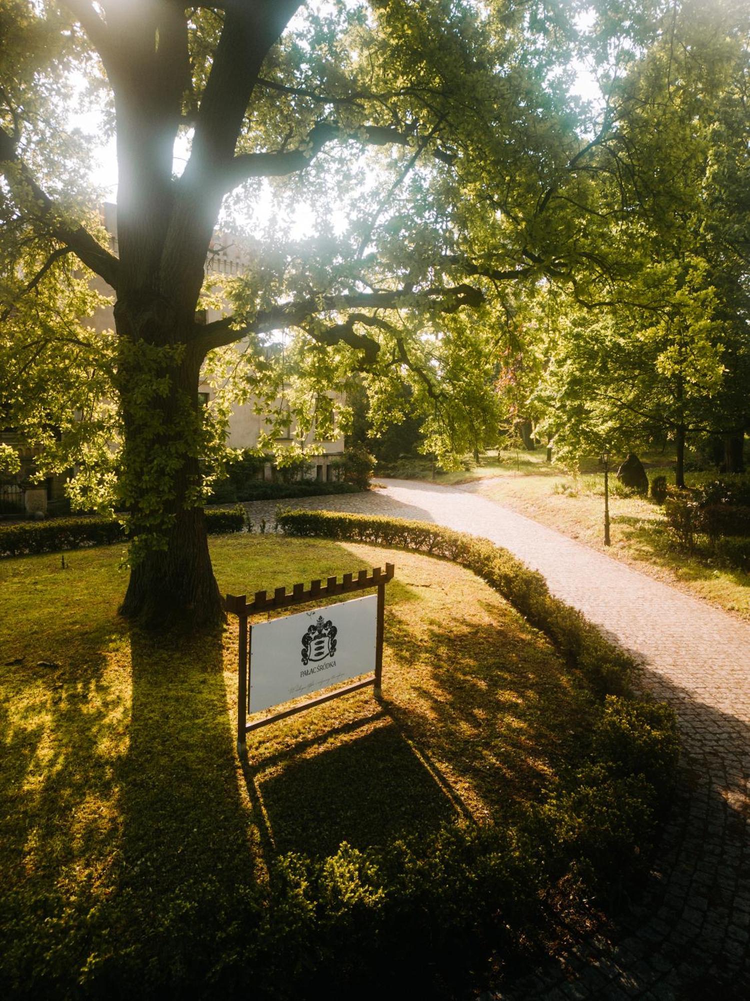 Palac Srodka Chrzypsko Wielkie Exterior foto